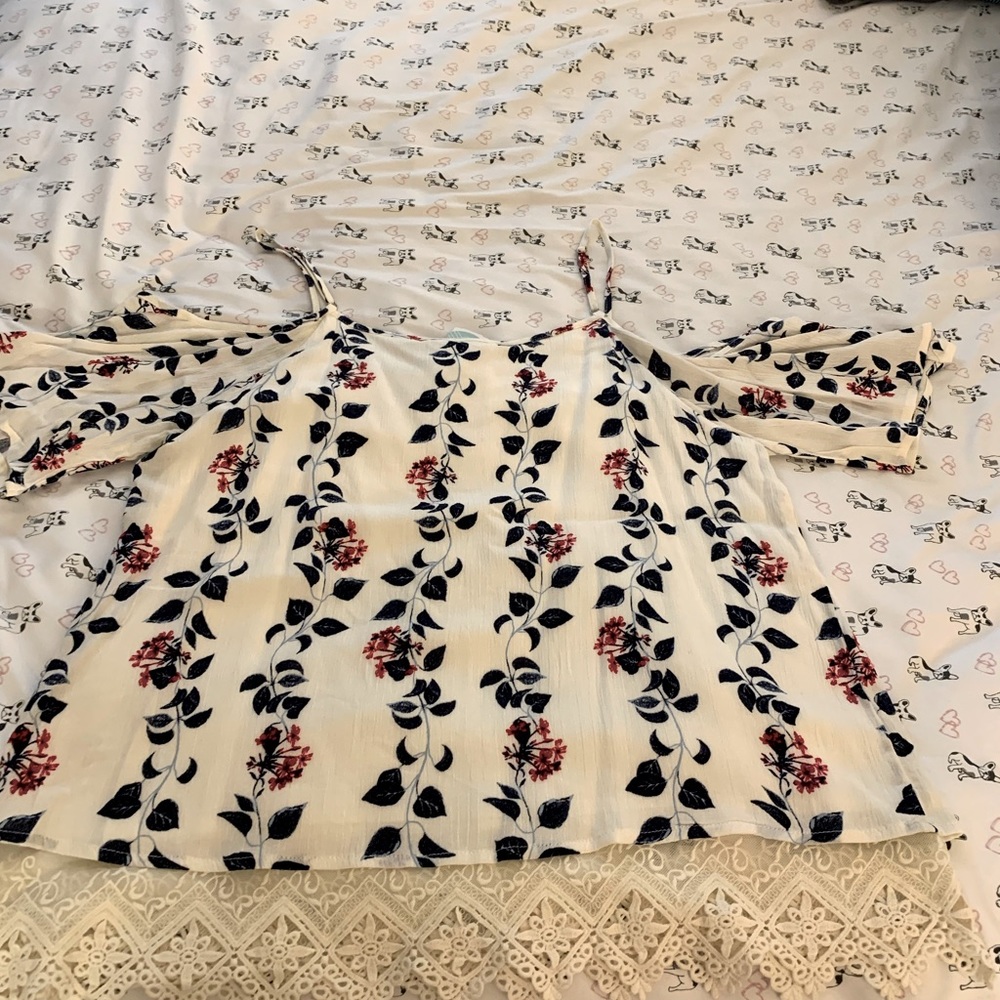 Cute summery shirt.